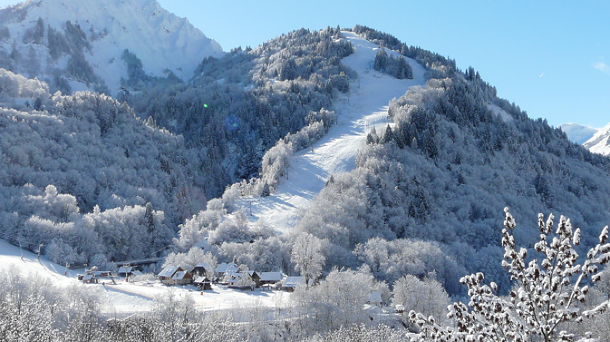 Френски курорт в Алпите Сен-Коломбан-дьо-Вилар