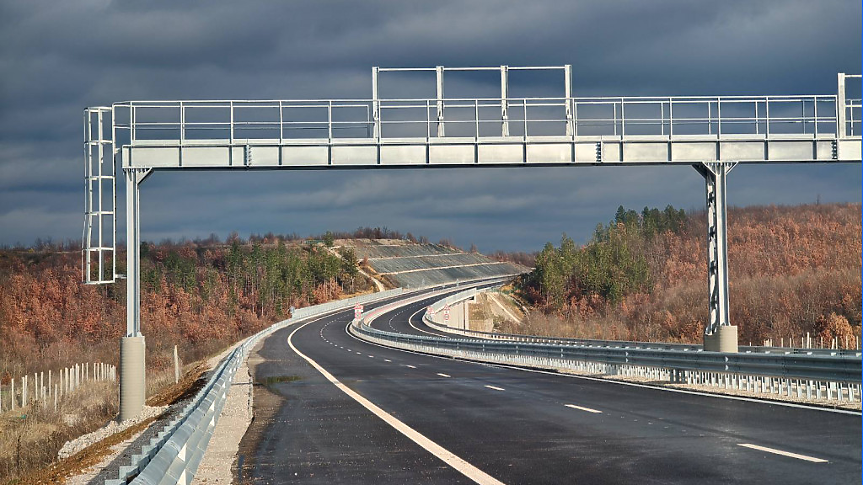 Новият трикилометров участък от автомагистрала „Хемус“; ©АПИ