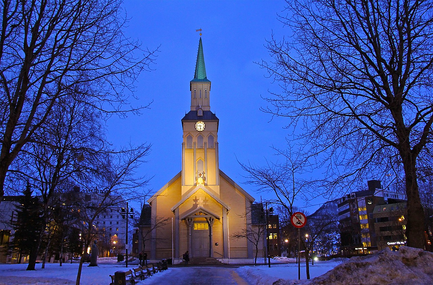 Арктическата катедрала в Тромсьо; ©Pixabay