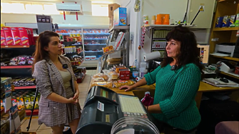 Историята на българския магазин в Ларнака - цените след еврото и лесен ли е животът в Кипър (ВИДЕО)