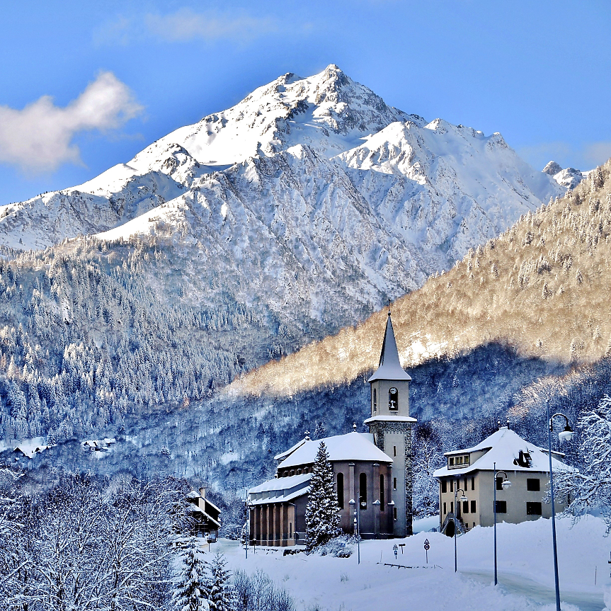 Френски курорт в Алпите Сен-Коломбан-дьо-Вилар