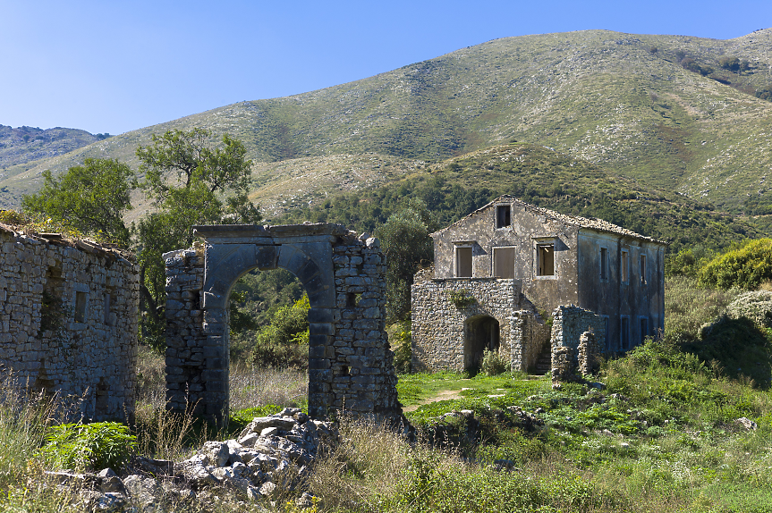 Историята на призрачното село на Корфу