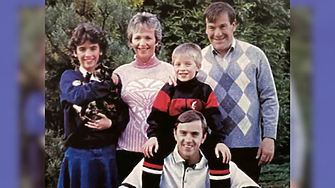 Поканихме един мъж в дома си за Коледа и той остана с нас 45 години