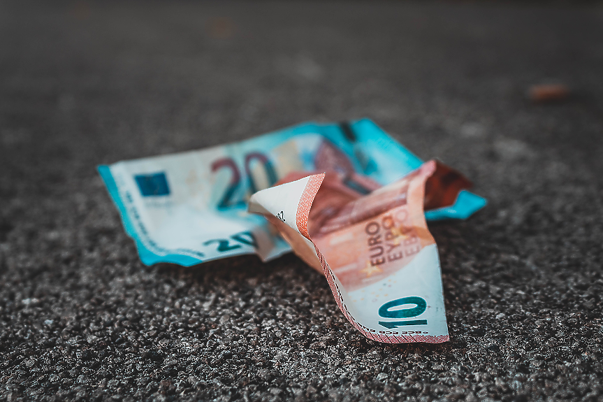 ЕК: Решенията за влизането на България в еврозоната остават в сила