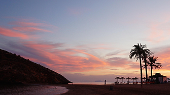 Испанският курорт, в който тризвездните хотели струват под €35, а бирата - едва €1.50