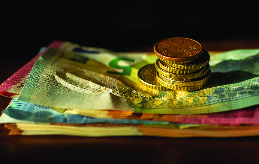 Плащам в лева, връщат ми евро: Колко точно са 1, 2, 5 и 10 лева в евро?