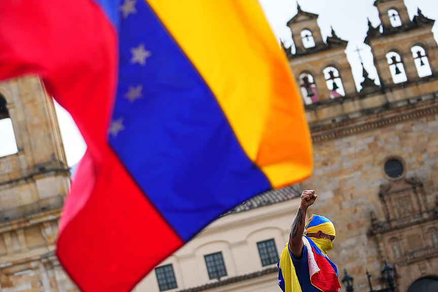 Кой чака на опашката за милиардите дълг на Венецуела?