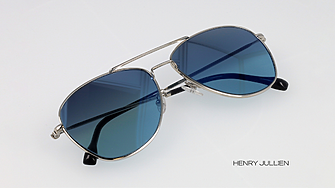 Макрон повиши пазарната капитализация на производителя на слънчевите му очила с над $4 млн.