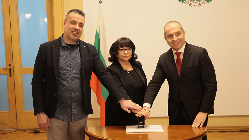 Представяне на първата българска пощенска марка в евро; ©Министерство на транспорта и съобщенията