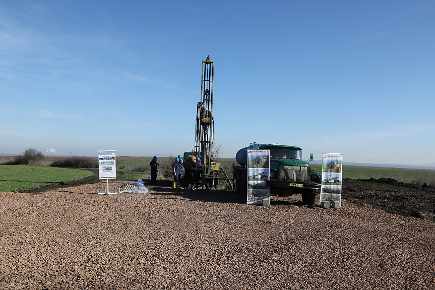 проучвателен сондаж на площадка на „Мини Марица-изток“ / Снимка: МС