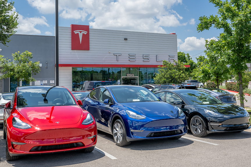 Tesla се отказва от Model S и Model X, за да произвежда роботи