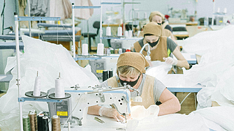 Предприемач: Шивачките у нас са на минимална заплата, а шият за най-скъпите марки в света