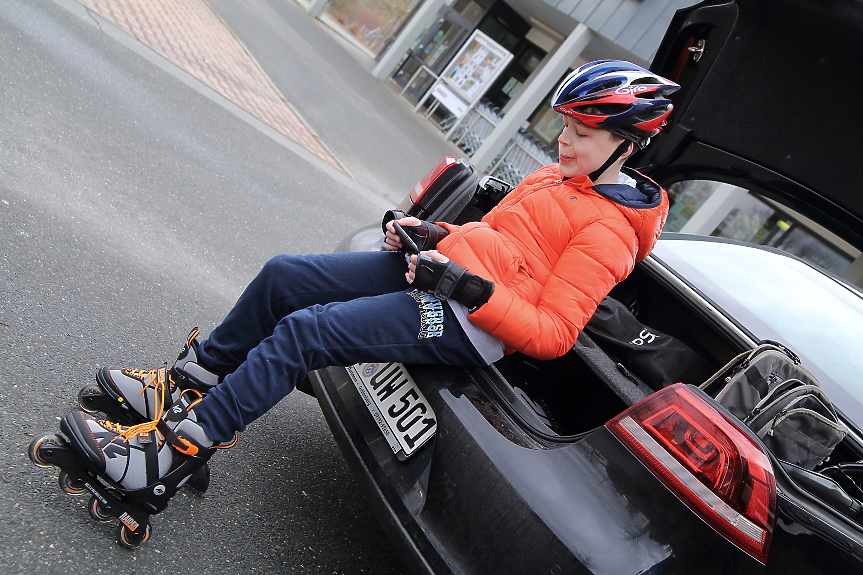 Още една европейска страна забранява социалните медии за деца под 16 г.