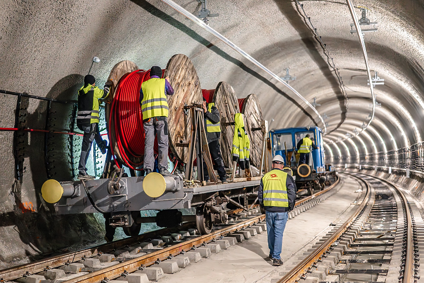 Разширението на метрото продължава със строеж в парка на Военната академия