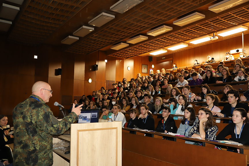 Търсят се кандидати за военни лекари и медицински сестри