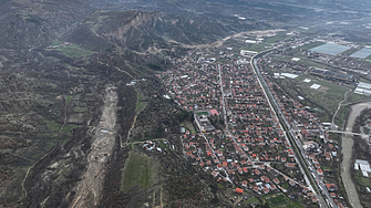 Три моста и два тунела строят на обходния път на Кресна