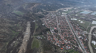 Три моста и два тунела строят на обходния път на Кресна