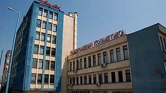 Събарят най-стария козметичен завод в България