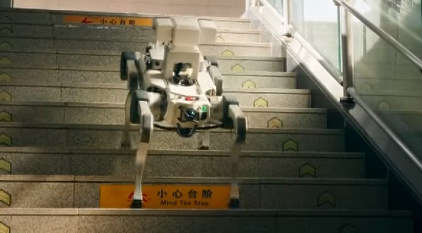 Това ли е бъдещето на жп транспорта? Кучета роботи и дронове превзеха метростанция в Китай