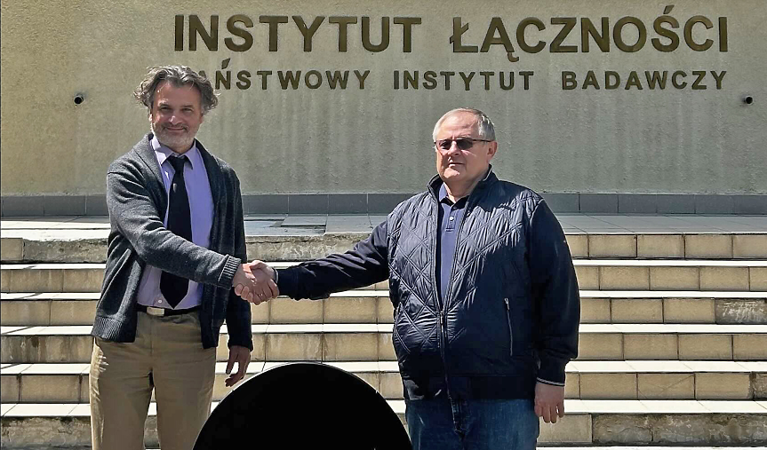 Български сателит ще осигурява защитена връзка за граждански и военни системи над Полша и ЦИЕ