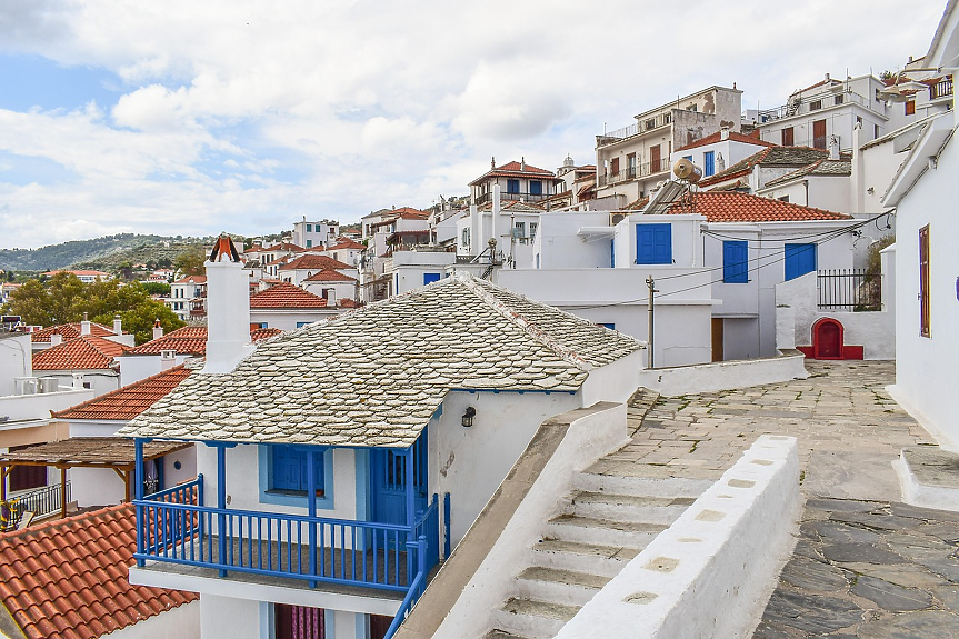 Над 60% от гърците притежават собствен дом, но всеки трети се бори с разходите