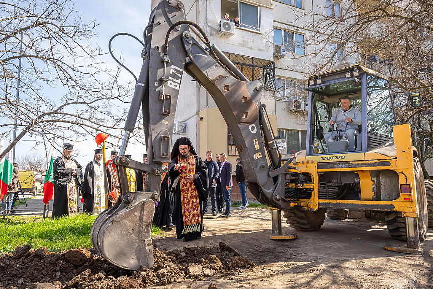 Първа копка по проекта за благоустрояване на кв. „Зора“; ©Община Стара Загора