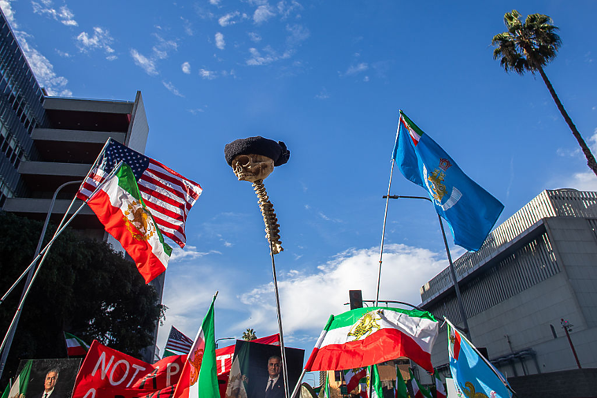 САЩ и Иран: 75 години заложници, петрол и ядрени оръжия