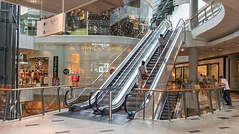 България бие Румъния по продажби в моловете