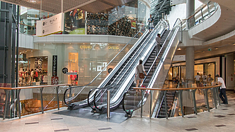 България бие Румъния по продажби в моловете