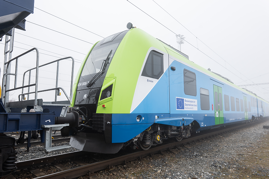 300+ места и модерен дизайн: Новите електрически влакове на Skoda пътуват за България (снимки)