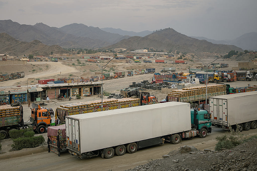 Пакистан обяви открита война на Афганистан и нанесе удари по Кабул