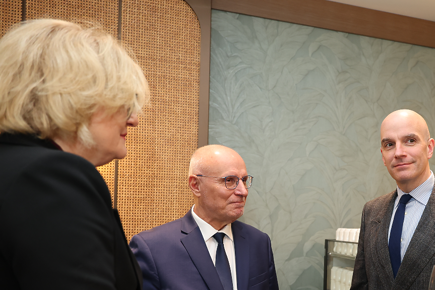 Управителят на БНБ Димитър Радев по време на среща с ръководители на дипломатически мисии у нас; ©БНБ