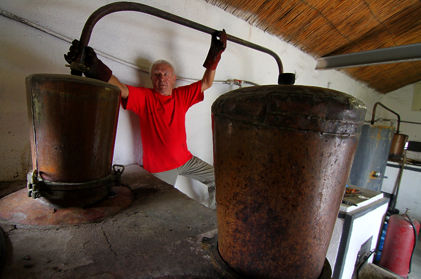 1 от 3 литра алкохол е в сивия сектор: България губи 110 млн. евро годишно