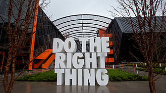 След спад в цената: Тим Кук инвестира над $1 млн. в акции на Nike