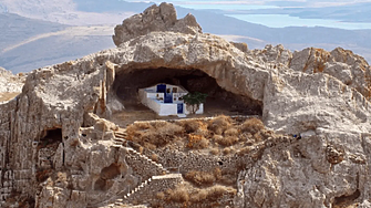 Гръцката открита църква, която гледа към небето