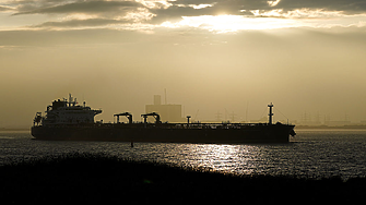 Как най-богатият корабен магнат се опитва да завладее пазара на супертанкери?