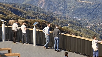 Изграждат панорамна площадка на Копитото