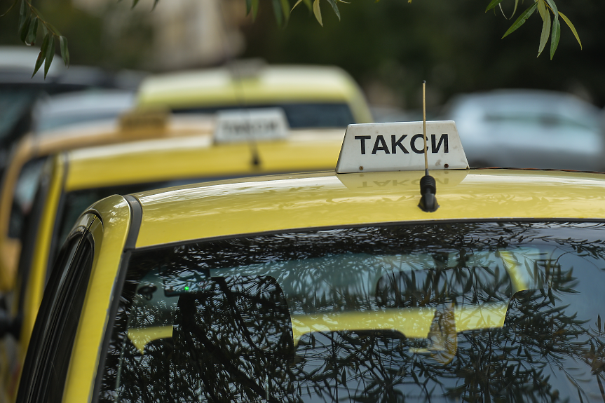 Такситата в Бургас поскъпват до тавана от 0.92 евро преди летния сезон