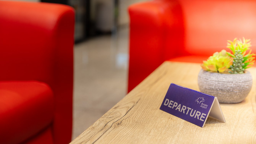 Business Lounge предлага на своите гости комфортни зони за работа и отдих, както и редица удобства / Снимка: Андон Илиев