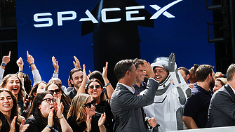 Акциите на SpaceX скочиха с 19% до 161 долара в първия си ден на борсата