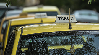 Таксиметровият бранш настоява за право на движение в бус лентите