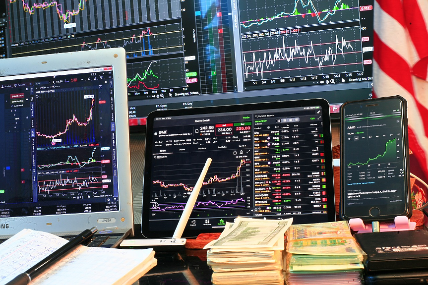 HR Capital с 47% ръст на акциите, eBag и Superdoc са основни двигатели