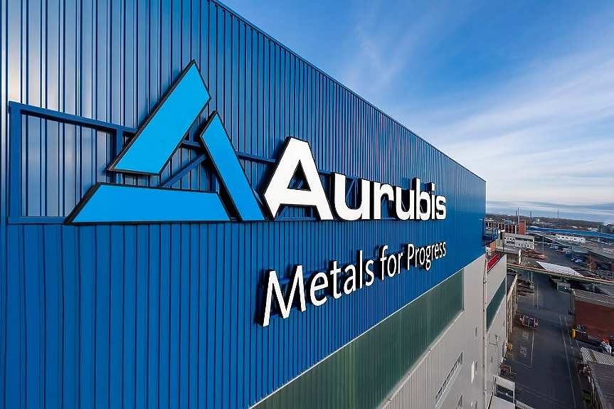Логото на Aurubis на производствена сграда; ©Facebook/Aurubis