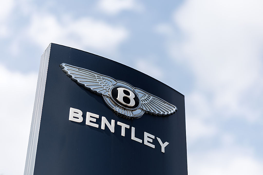 Само два в света: Bentley показа ексклузивни модели, вдъхновени от Санторини