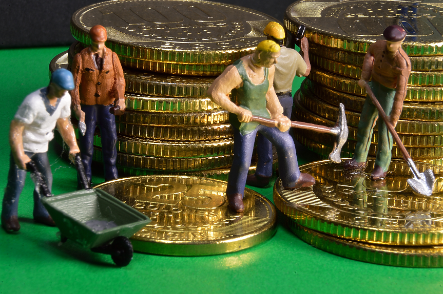 97% от минималните осигурителни прагове са еднакви, независимо дали работиш в ИТ или завод