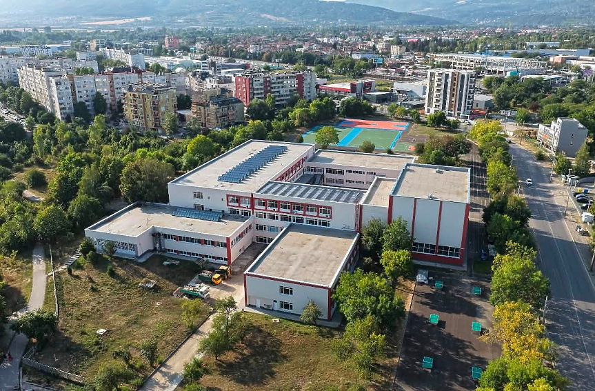 4.37 млн. евро за обновяването на 163. ОУ в София: Как се промени училището в „Дружба 2“