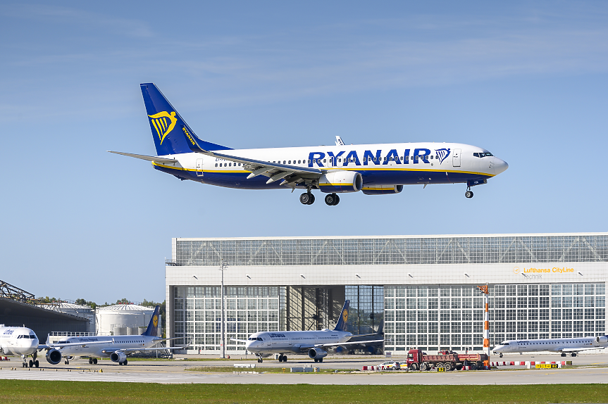 Самолет на Ryanair над лондонското летище "Гетуик"; ©Pixabay