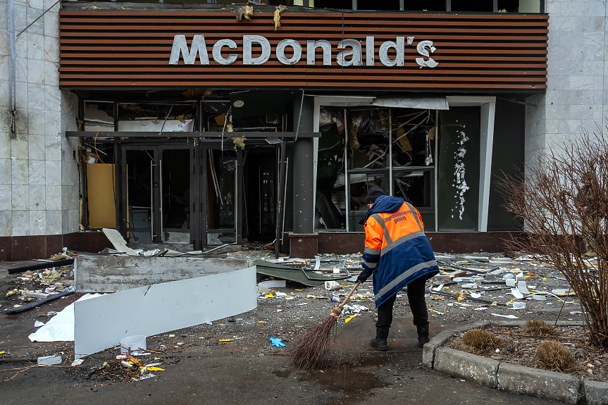Най-бомбардираният McDonald’s в света отвори отново за девети път