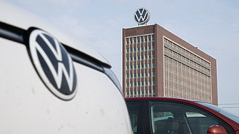 Volkswagen съкращава 50 000 работни места и намалява моделите си наполовина