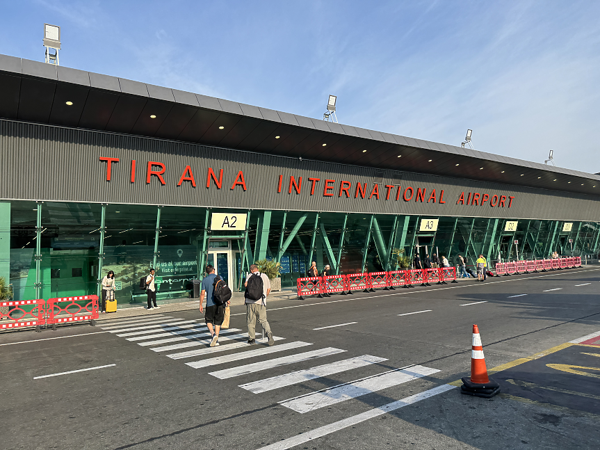 Терминалът на Международно летище Тирана „Майка Тереза“ ©Дарик